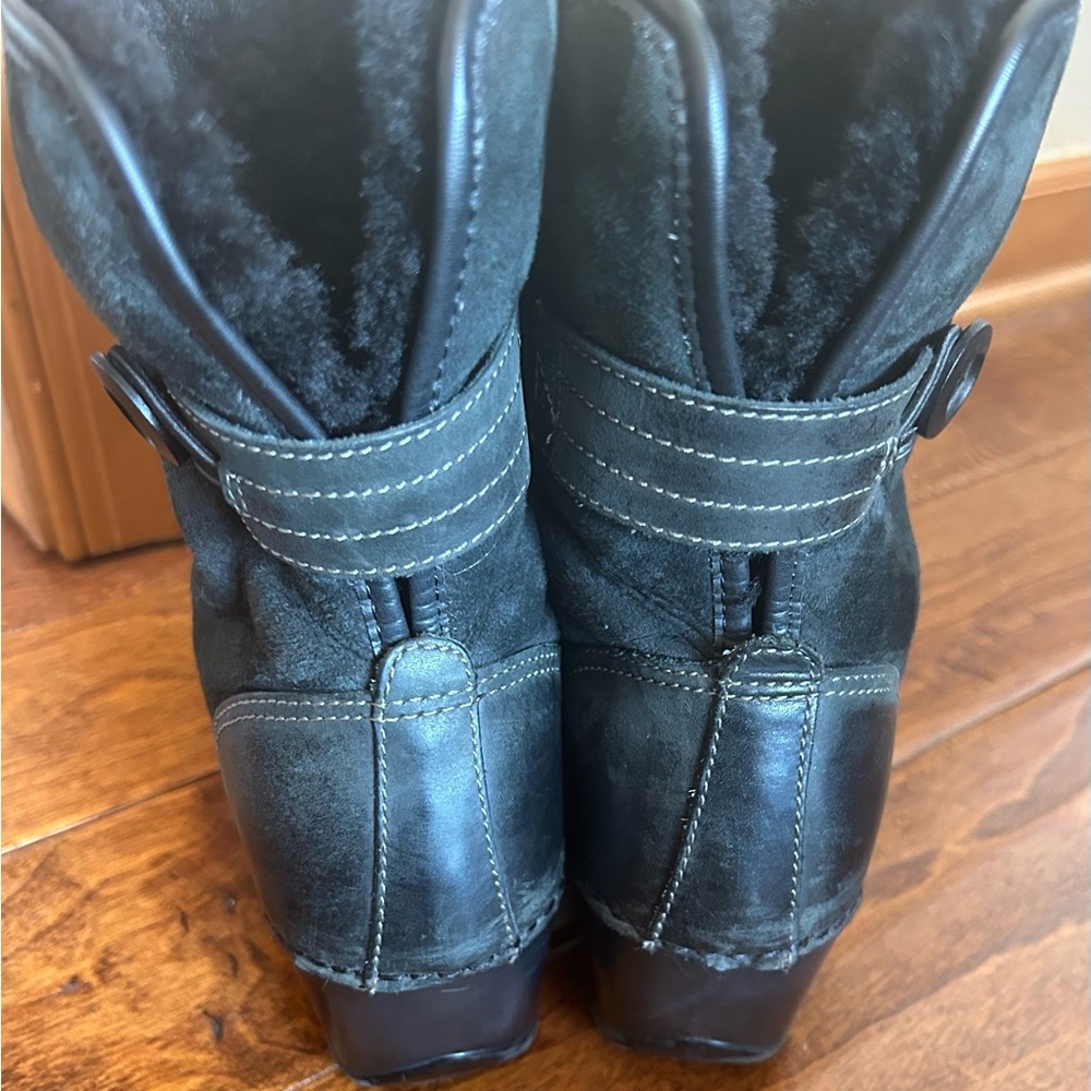 Dansko, black, fur lined mid calf leather and brushed suede boots.